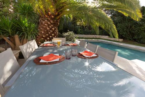 Serene Cap dAntibes retreat with heated pool steps from the beaches