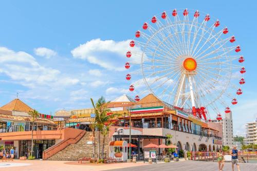 a ferris wheel in a city with a amusement park at 北谷日漁別荘 in Chatan