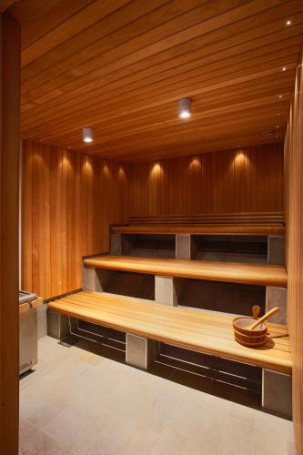 a sauna with wooden walls and a bowl in it at Clarion Hotel Winn in Gävle