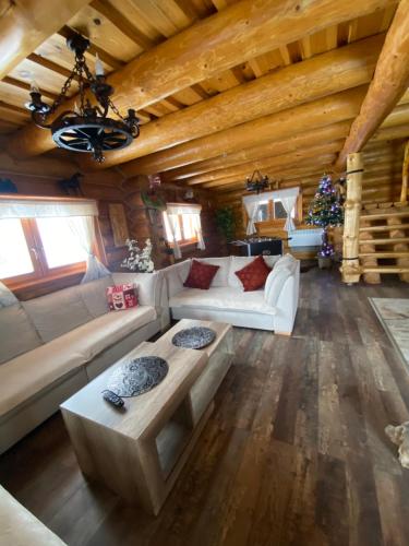 a living room with a couch and a table at Zrubová Chata Sylvester in Oravská Lesná