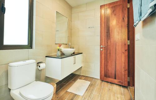 a bathroom with a toilet and a sink at Ranis Lodge in Kampung Padang Masirat
