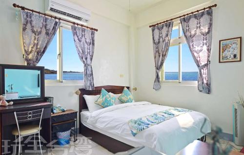 Postel nebo postele na pokoji v ubytování 沿海地帶 海景民宿 coastland B&B