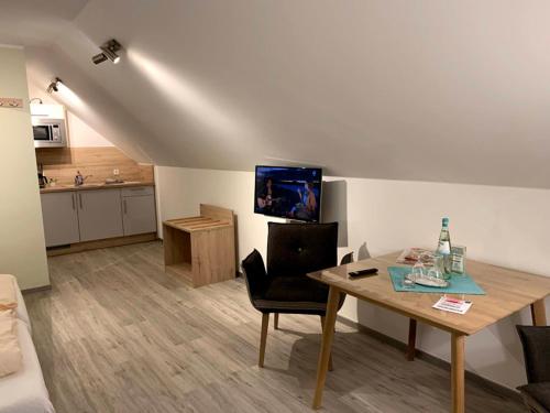 TV a/nebo společenská místnost v ubytování Hotel Schmidt's Hoern