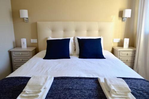 Voodi või voodid majutusasutuse Villa ELTAEL - Daniel Apartment - Beach & Near Several Golf Courses toas