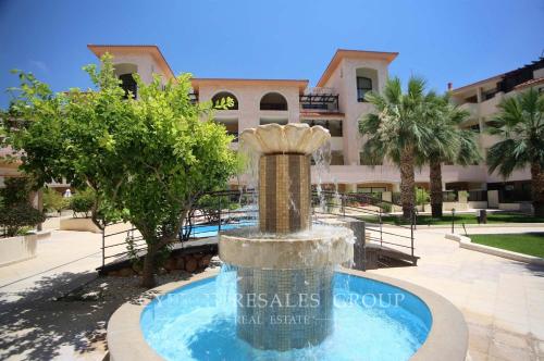 Foto Queens Gardens suite by the sea, pool and mall 4