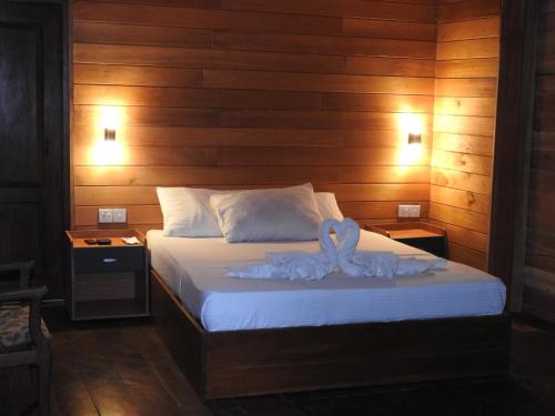 a bedroom with a bed with a swan on it at Wilpattu Tree House in Wilpattu