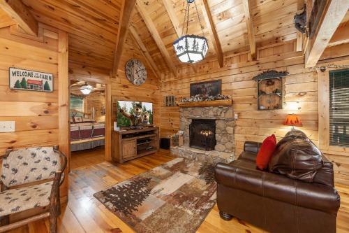 a living room with a couch and a fireplace at Moose Tracks cabin in Pigeon Forge