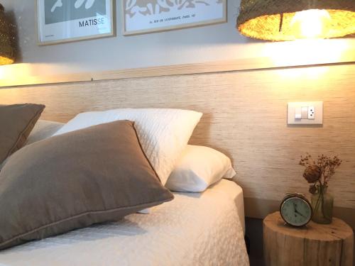 a bedroom with a bed with a clock on a table at Joya en Orense Centro in Ourense