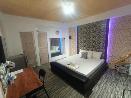 DJCI Apartelle With own kitchen & Bath 106-212 tesisinde bir odada yatak veya yataklar