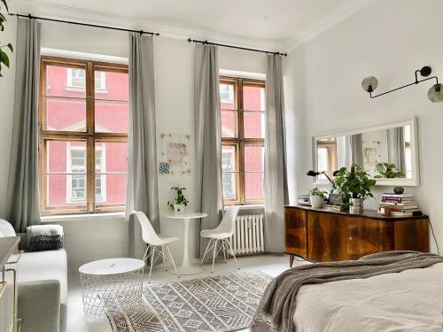 Posteľ alebo postele v izbe v ubytovaní Townhall Apartments