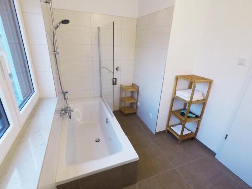 Et badeværelse på -Neubau- 24 qm Studio-Apartment
