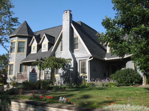 Riverside Gables Bed and Breakfast – Photos 2