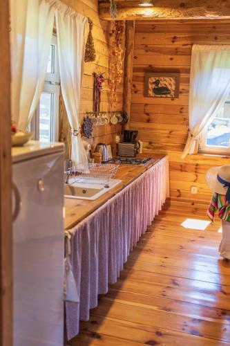 a kitchen with a long counter in a log cabin at Chata Latoś in Tocznabiel