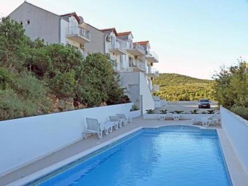 Lovely split level apartment with sea view, pool, free parking and WiFi