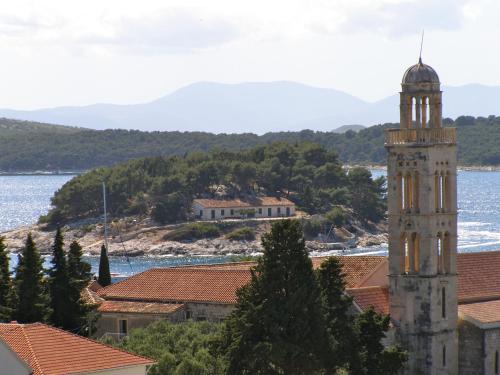 Apartment ELENA 40 m2 with beautiful wide sea views 3 stars