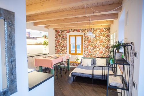 a room with a table and a bed and a dining room at BeautyfoodLAB in Arco