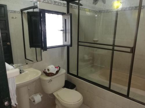 a bathroom with a shower and a toilet and a sink at Hotel y Centro de Convenciones Pueblito de Yerbabuena Paraíso Natural in Chía