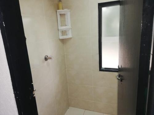 a bathroom with a shower with a window at Hotel y Centro de Convenciones Pueblito de Yerbabuena Paraíso Natural in Chía