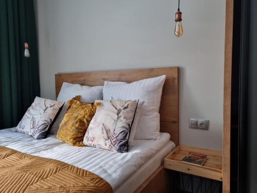 מיטה או מיטות בחדר ב-Apartament LuxLoft