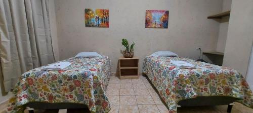 two beds sitting next to each other in a room at ECO HOTEL LACHUA in Cobán