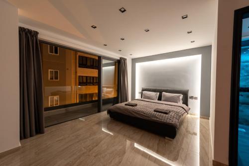 Легло или легла в стая в Luxury 2 bed apartment in the heart of St Julians