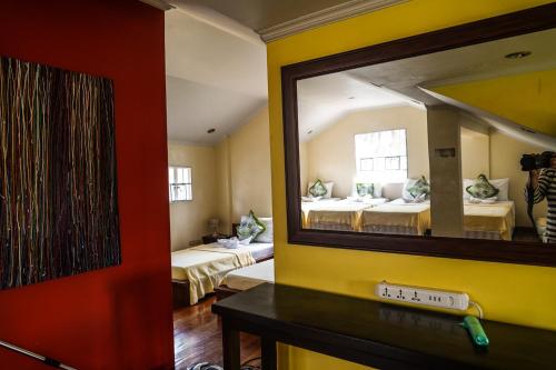Postel nebo postele na pokoji v ubytování Charming Tagaytay Vacation Home