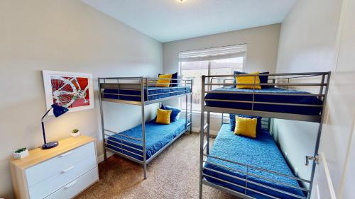 מיטה או מיטות קומותיים בחדר ב-Entrada at Moab #430