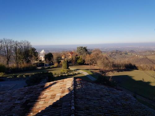 an aerial view of the roof of a house at Agriturismo Cavazzone in Regnano