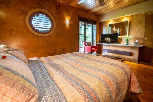 Ένα ή περισσότερα κρεβάτια σε δωμάτιο στο Rhyll Haven Luxury Getaway Apartments