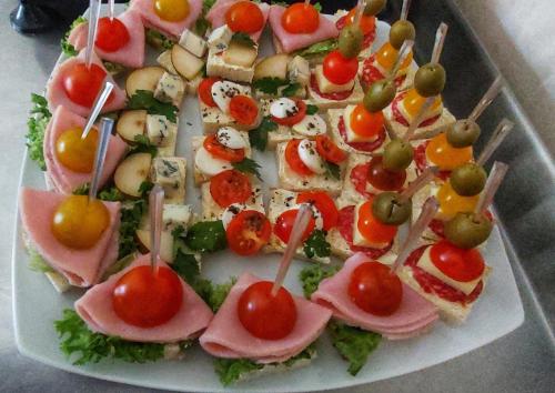 Comida en o cerca de este hotel