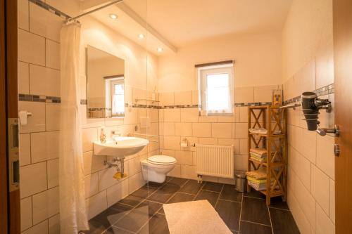 Un baño de Ferienwohnung Schmidt in Altglobsow