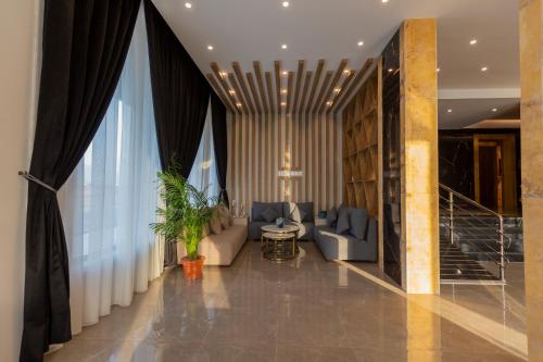 a lobby with couches and a table in a building at أحلى الأيام للوحدات الفندقية-محايل عسير in Muhayil