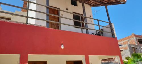 El edificio en el que está la habitación en casa particular