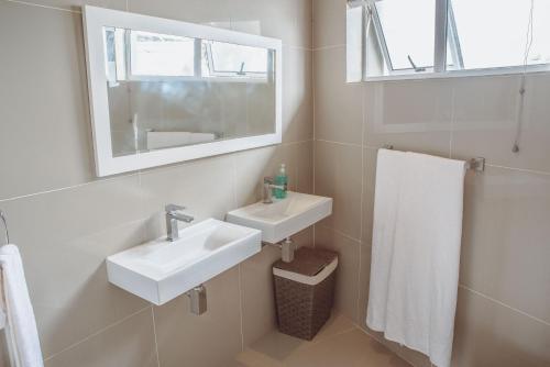 Ένα μπάνιο στο Harbour Lights Luxury Loft