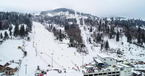 Casa Fântâna - La poalele muntilor -50 de metri de pârtia Olimpică冬天相片