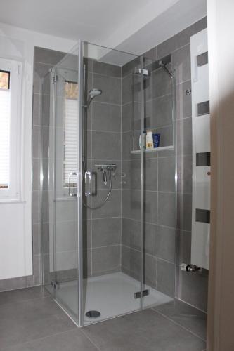 Bilik mandi di Ferienwohnung Ortsmitte-Willingen