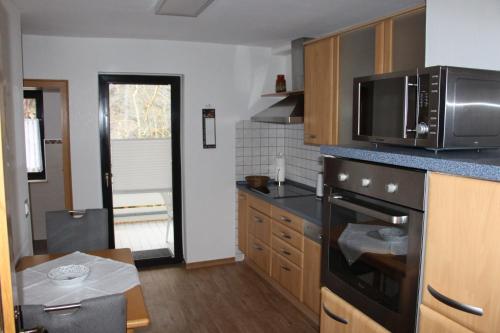 Dapur atau dapur kecil di Ferienwohnung Ortsmitte-Willingen