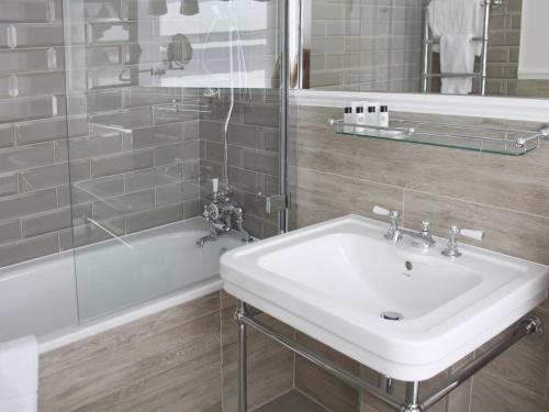 Un baño de The Clerk & Well Pub and Rooms