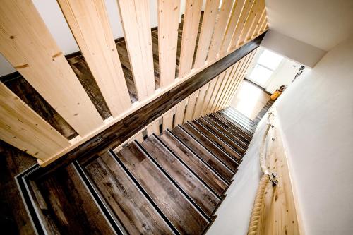 an overhead view of a staircase with a wooden ceiling at Fischer Ferienhaus in Tweng
