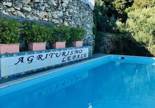 المسبح في Agriturismo Le Pale 2 Swimming Pool and Parking أو بالجوار