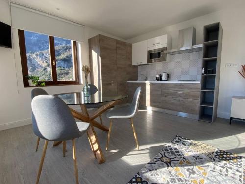a kitchen and dining room with a table and chairs at Garda View Apartment in Tenno