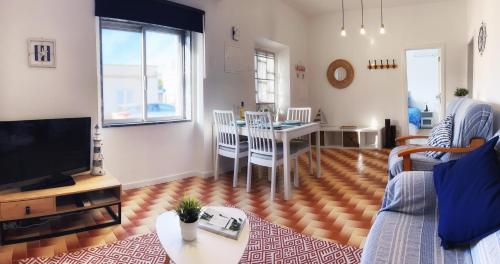 Central Olhão Home - Private Spacious Sunlit Patio