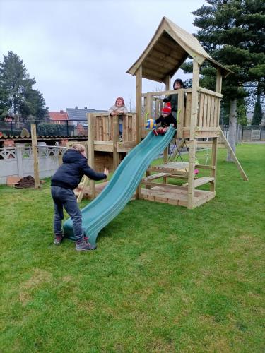 a man playing on a slide in a playground at Moodraz vakantiehuis centrum Peer in Peer