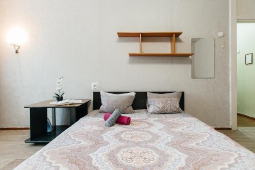 Llit o llits en una habitació de Welcome Apartment, Уютная Квартира у клиники Мешалкина
