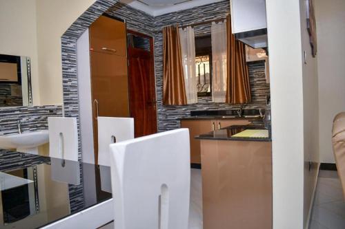 Fotografie z fotogalerie ubytování Lovely 2 Bed Apartment in Entebbe v destinaci Entebbe