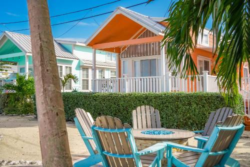 a table and chairs on the beach in front of a house at Sun Outdoors Marathon in Marathon