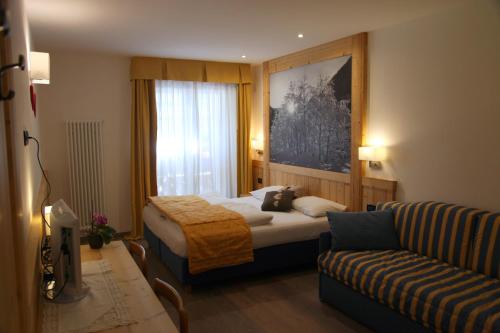A bed or beds in a room at Sport Hotel Stella Alpina
