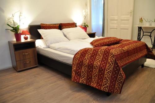 A bed or beds in a room at Green Terrace Apartment Budapest