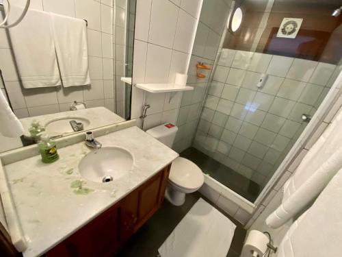 a bathroom with a sink and a shower at Pousada Morro do Forte in Paraty