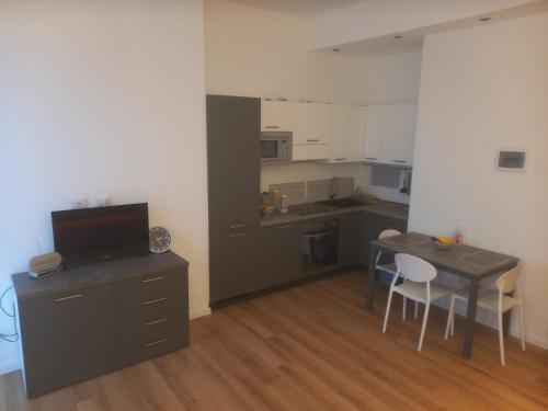 Bilocale 7 piano balcone vista skyline